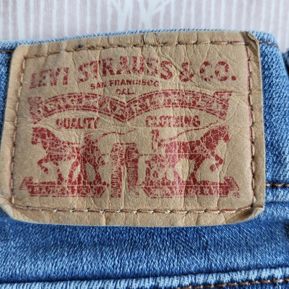 Levi Jeans, Distressed, Women's sz 32 - Picture 6 of 7